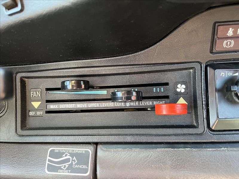 Porsche 911 3.0 SC HISTORICKÉ VOZIDLO - fotka 16 z 40