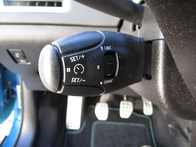 Peugeot 307 2,0-103KW-KABRIOLET-PĚKNÝ - fotka 16 z 28