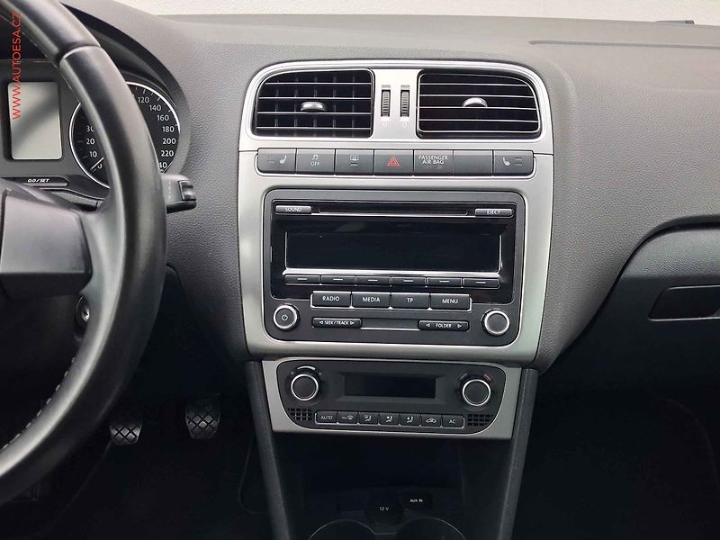 Volkswagen Polo (2013) 1.2 TSi, Life, +kola - fotka 12 z 16