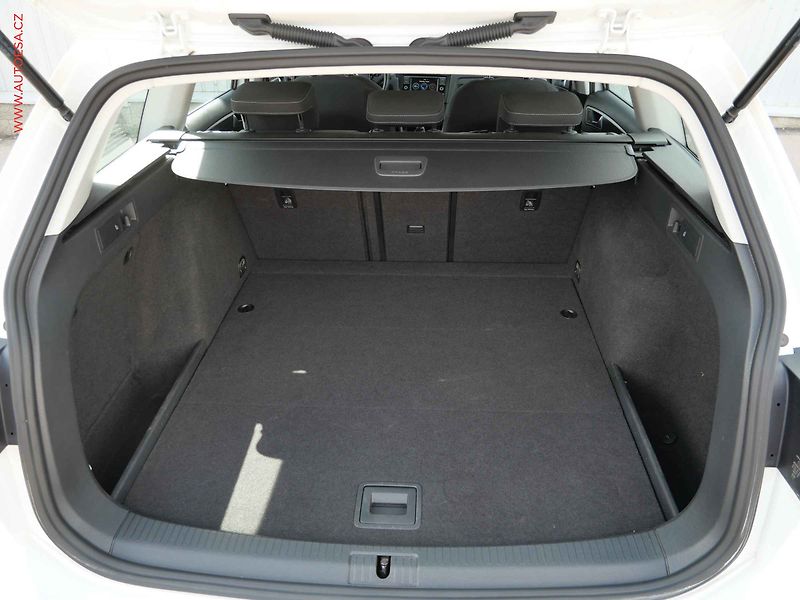 Volkswagen Golf (2017) 1.4 TSi, 2.maj,ČR - fotka 7 z 24