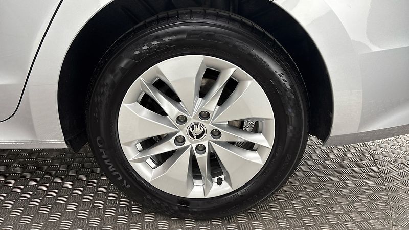Škoda Octavia 2.0 TDI DSG Ambition - fotka 19 z 24