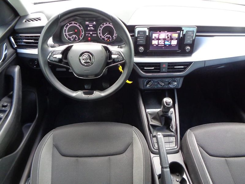 Škoda Kamiq 1.0 TSI Ambition 70 kW M5F - fotka 5 z 28