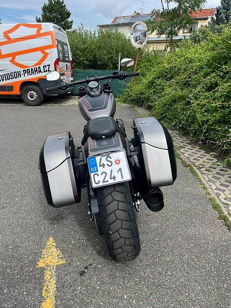 Harley-Davidson FXFBS Softail Fat Bob 114cui (2020) - fotka 8 z 17
