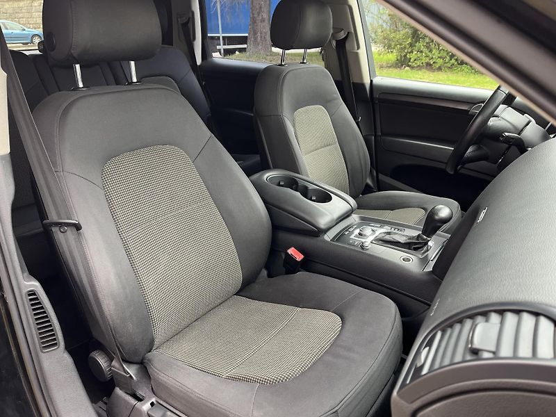 Audi Q7 3,0 TDI V6 Quattro - fotka 27 z 34