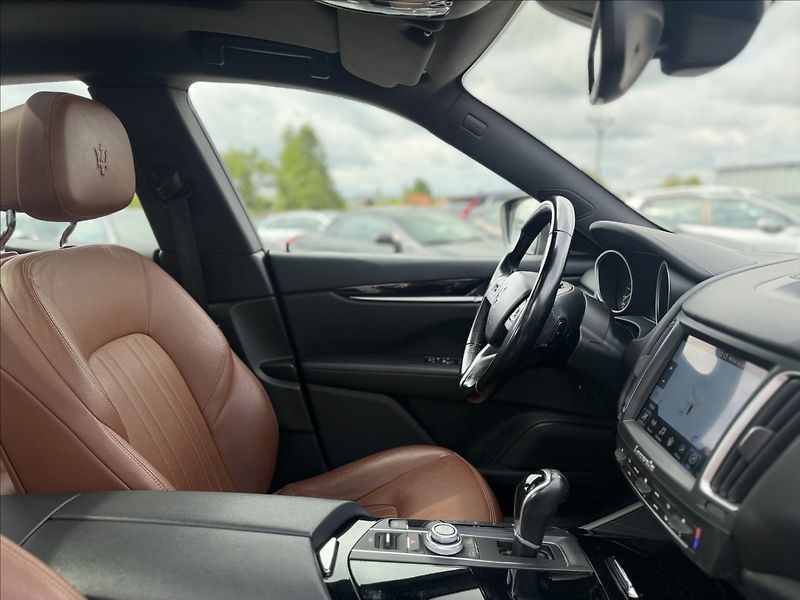 Maserati Levante 3,0 Q4 A/T 202kW - fotka 29 z 31