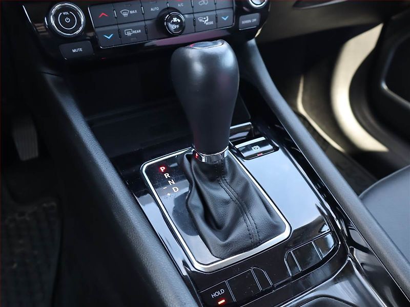 Jeep Compass (2023) 1.5 Turbo e-Hybrid - fotka 13 z 20