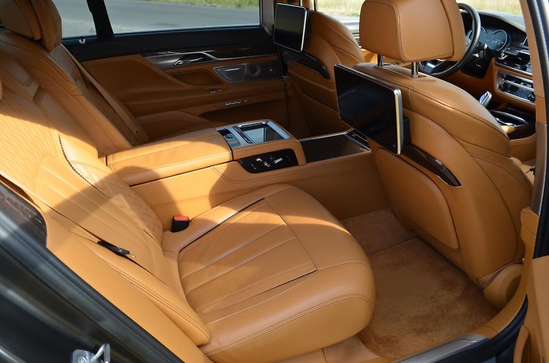BMW Řada 7 (2017) 760Li ,6.6 /448kW,xDrive,V12 - fotka 18 z 31