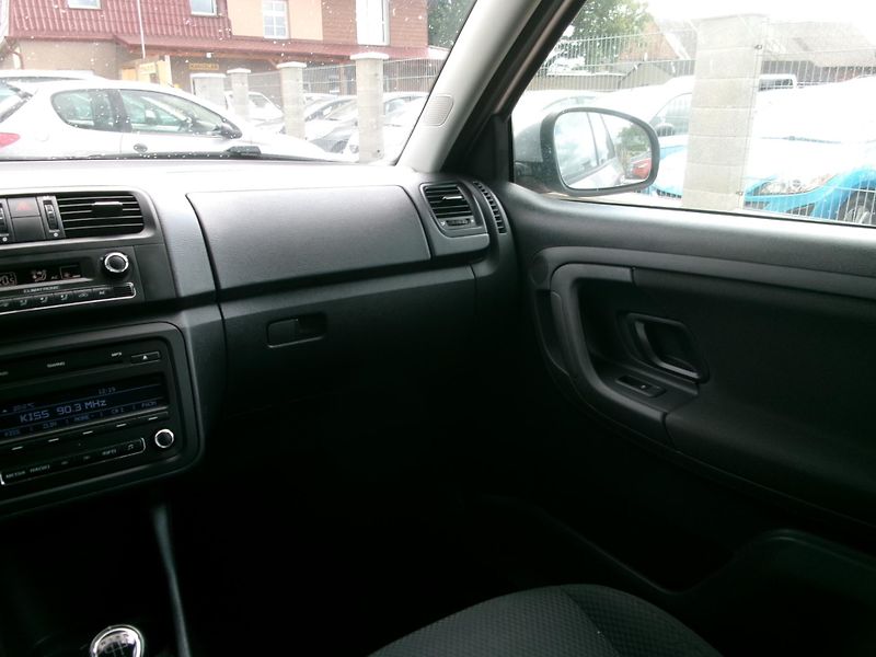 Škoda Fabia (2011) 1,2TSi ELEGANCE AC ALU VÝHŘEV - fotka 13 z 27
