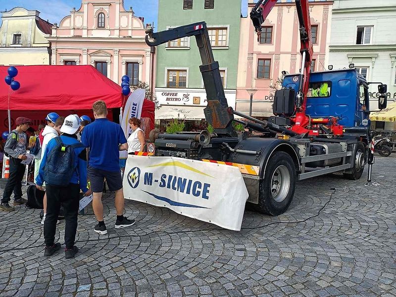 Tak vypadaly hrátky s těžkou silniční technikou na náměstí v Havlíčkově Brodě. Podívejte se