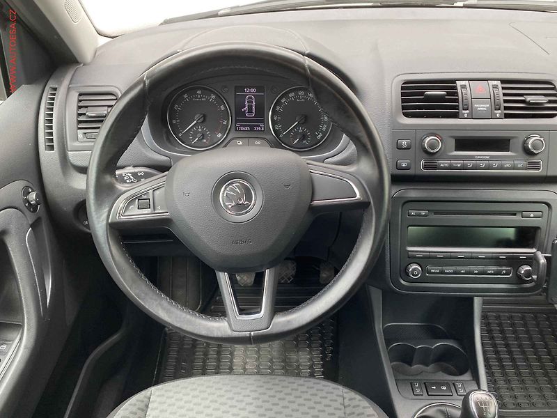 Škoda Fabia (2014) 1.2 TSi, Ambition, výhřev sed - fotka 11 z 17