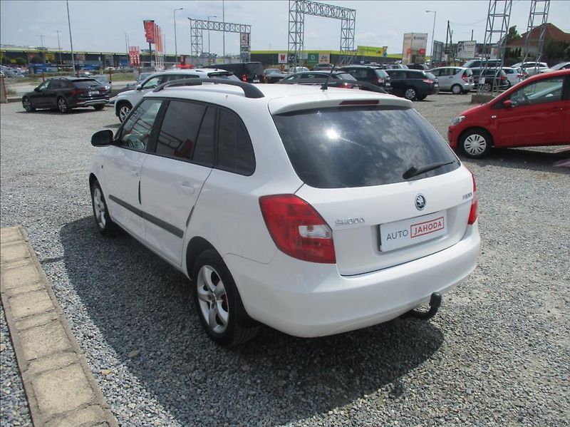 Škoda Fabia 1,4 i 16v, klima,servis,tažné, - fotka 8 z 34
