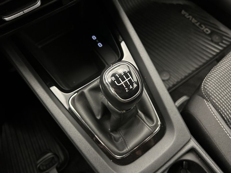 Škoda Octavia 1.5 TSI Ambition - fotka 17 z 26