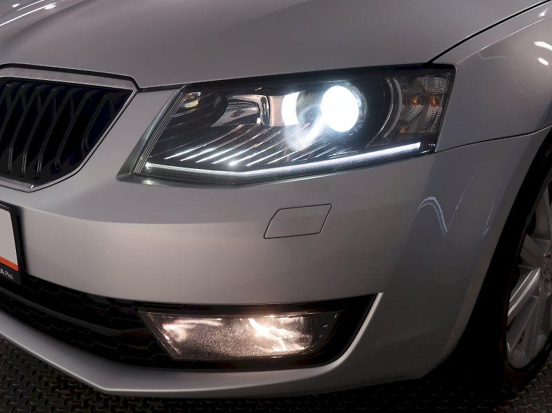 Škoda Octavia (2016) JOY 2.0TDI 110kW 4X4 TAŽNÉ XEN - fotka 29 z 34