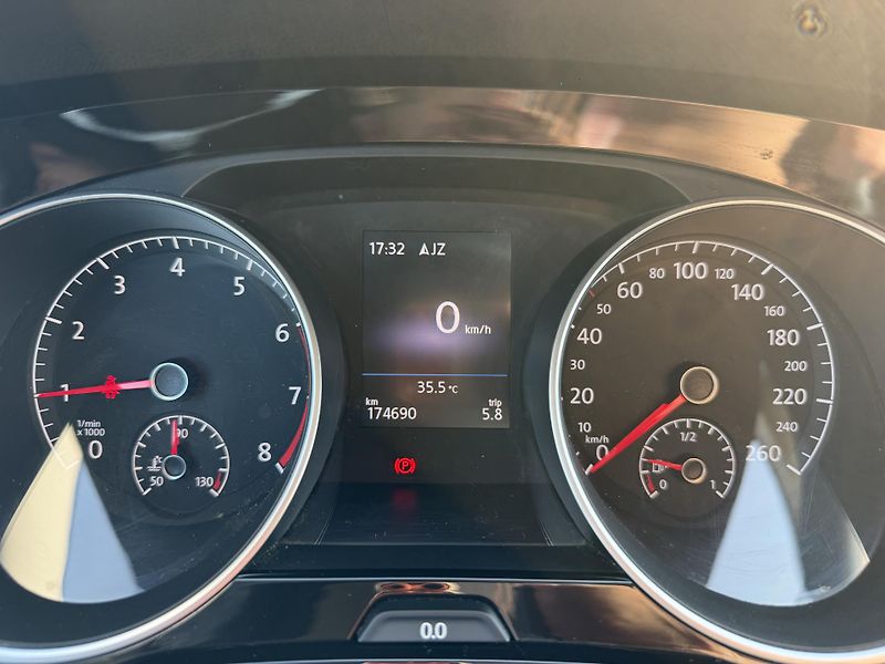 Volkswagen Touran 1.4 TSI PANO ALCANTARA MASÁŽ - fotka 18 z 44