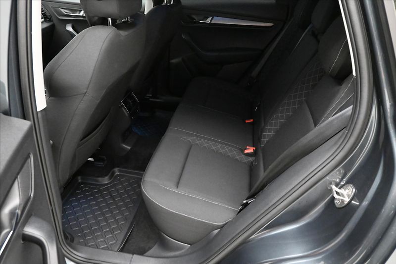 Škoda Karoq 1,6 TDI 85 kW Ambition Záruka - fotka 14 z 30