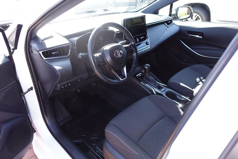 Toyota Corolla 2.0HSD e-CVT Comfort Tech - fotka 11 z 30
