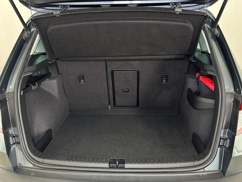 Škoda Karoq Ambition DSG - fotka 10 z 27
