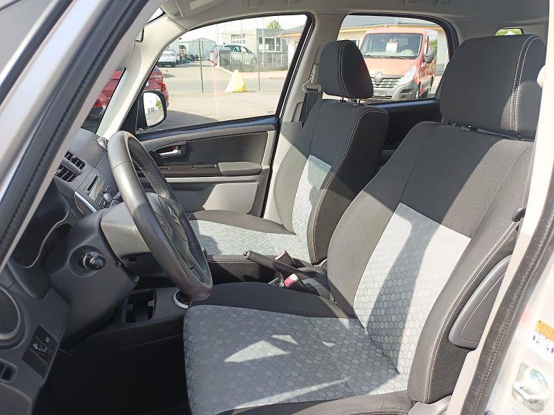 Suzuki SX4 (2013) - fotka 19 z 30