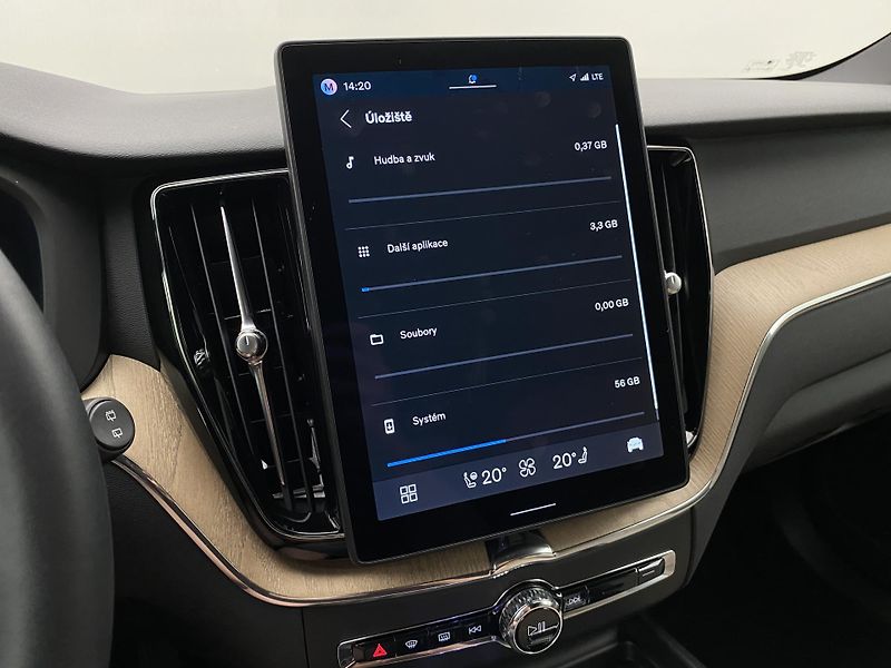 Volvo XC60 T8 AWD RECHARGE PLUS DARK CZ - fotka 63 z 66