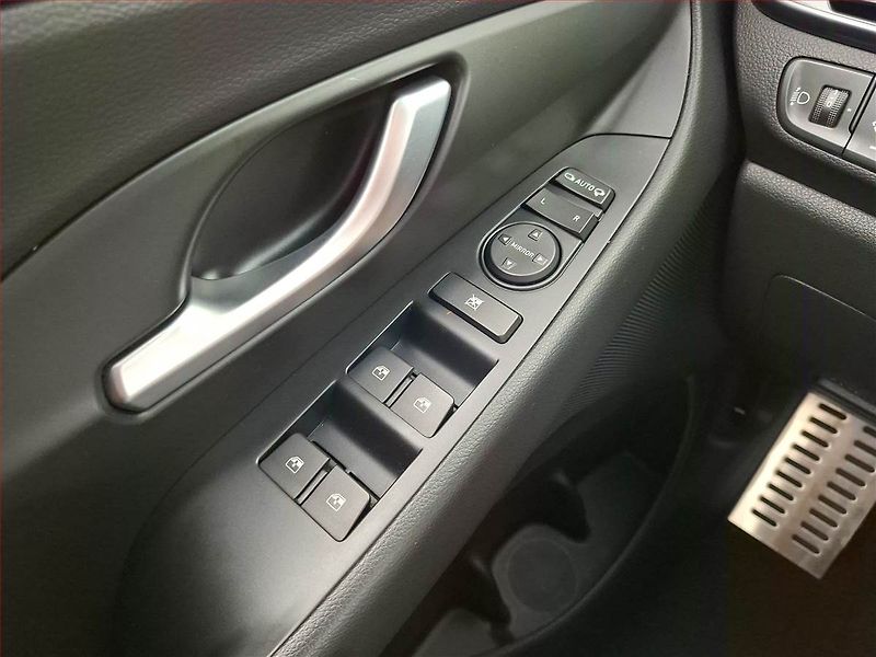 Hyundai i30 (2023) N-Line 1.5 T-GDI MHEV - fotka 16 z 17