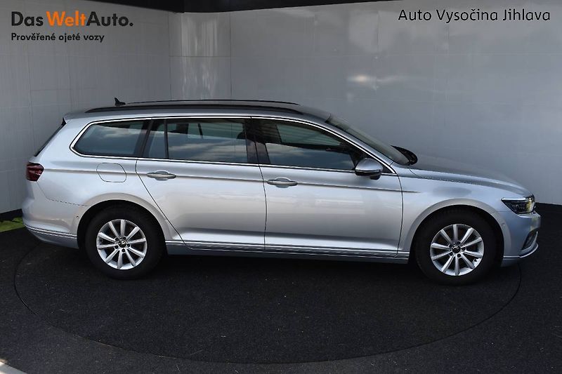 Volkswagen Passat Variant (2023) 2.0TDI 110kW DSG, LED, tažné - fotka 9 z 23