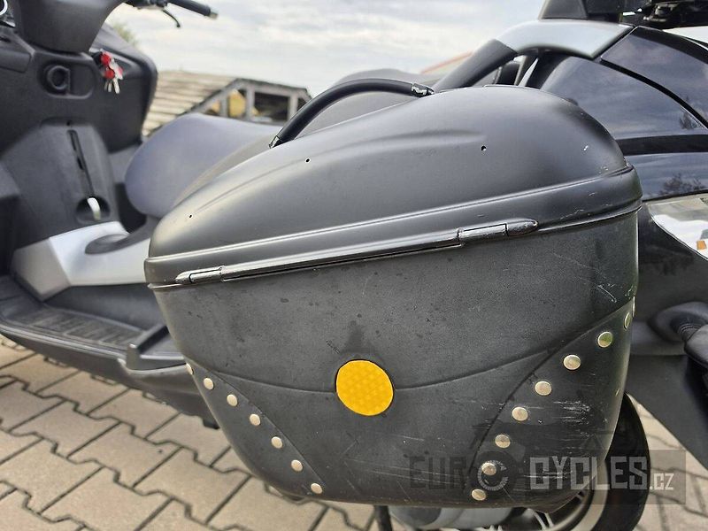 Piaggio MP3 250 LT (2009) - fotka 10 z 20