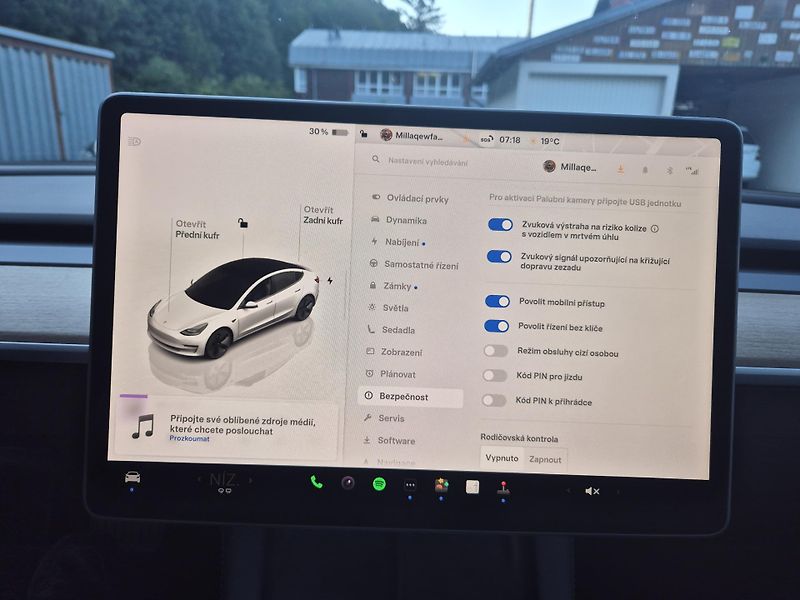 Tesla Model 3 LONG RANGE DUAL MOTOR SOH 91% - fotka 27 z 50