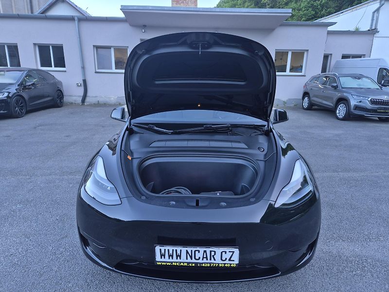 Tesla Model Y RWD 220kw 19ALU SOH 95% - fotka 18 z 49