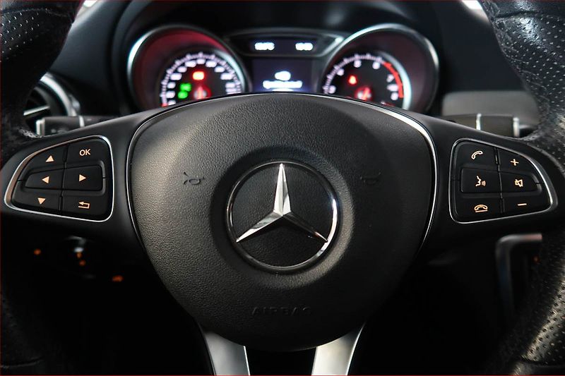 Mercedes-Benz GLA (2018) Urban 220 4MATIC - fotka 18 z 19