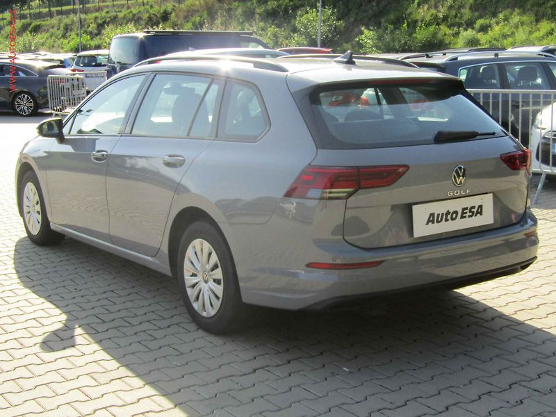Volkswagen Golf (2021) 1.0TSi, 1.maj, LED, navi - fotka 5 z 17