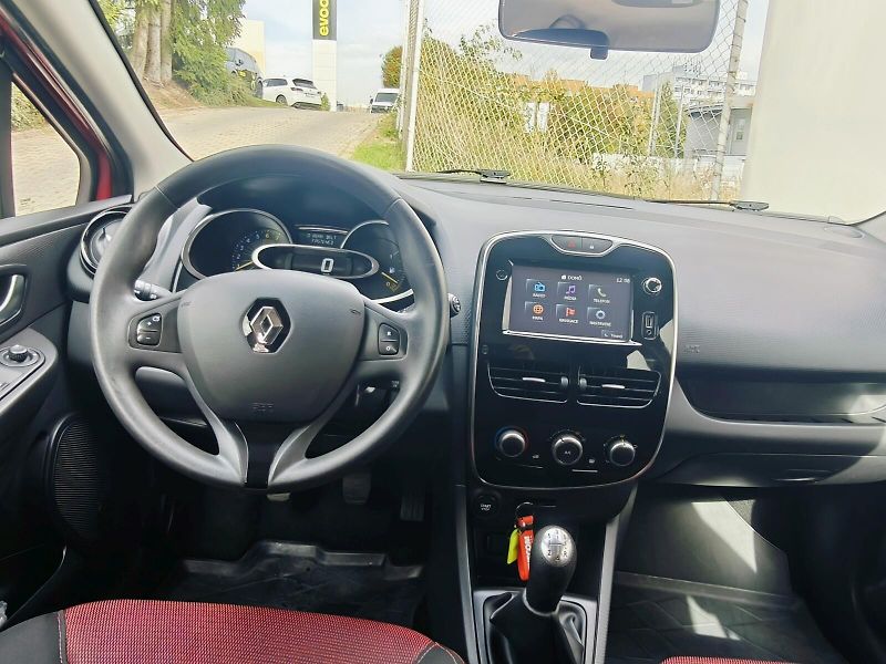 Renault Clio (2015) 1,2 16V 54 kW Limited - fotka 21 z 40