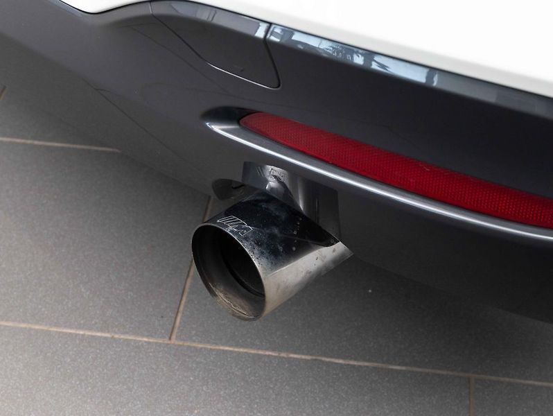 BMW Řada 1 M140i xDrive - fotka 23 z 23
