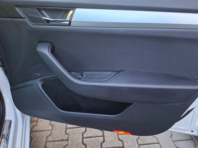 Škoda Superb (2015) 2.0TDI 110kW MAN -NEHAVAROVÁNO - fotka 27 z 47
