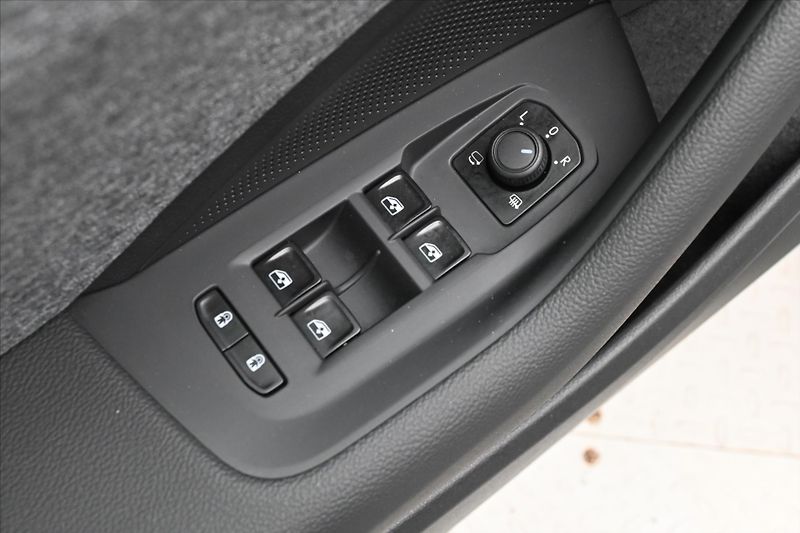 Škoda Superb 1,5 TSI 110kW DSG Selection Zá - fotka 26 z 33