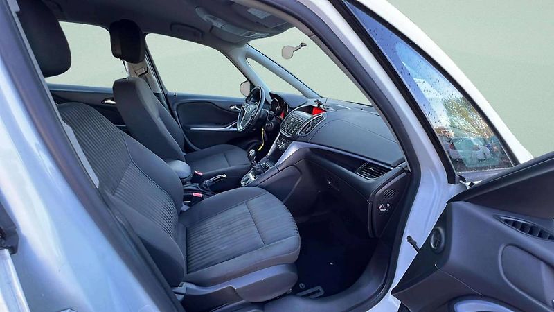 Opel Zafira Enjoy Tourer 2.0 CDTI MT6 (96 - fotka 27 z 38