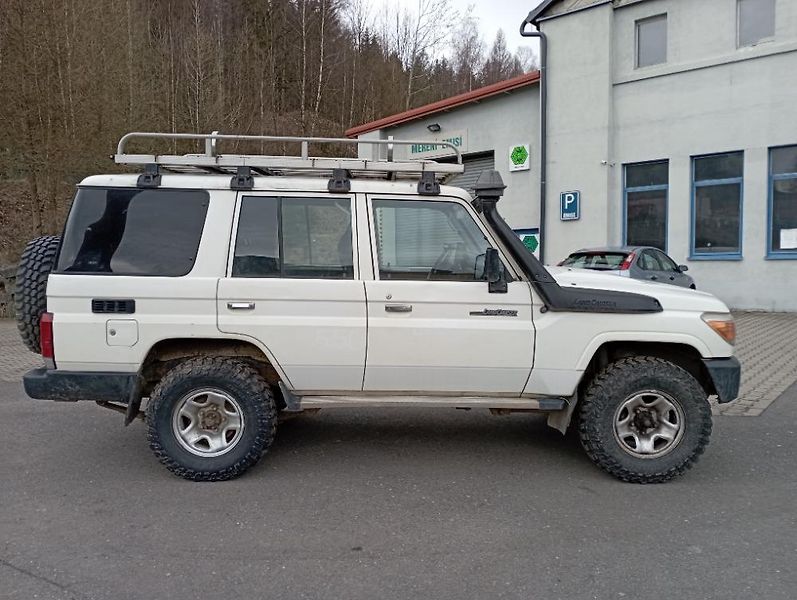 Toyota Ostatní (2009) HZJ 5 místná - fotka 17 z 31
