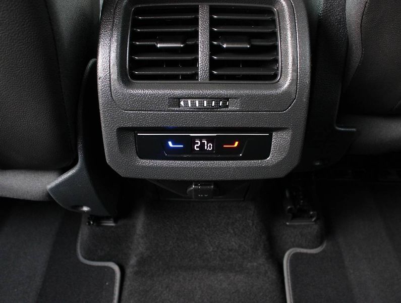 Volkswagen Touran (2023) 2.0 TDI 110kW DSG LED - fotka 25 z 34