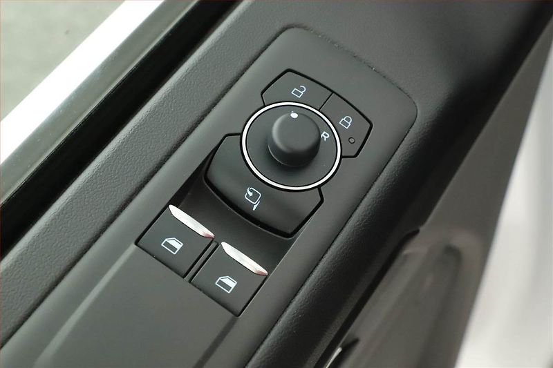 Ford Tourneo Custom (2025) 2.0 EcoBlue - fotka 23 z 24