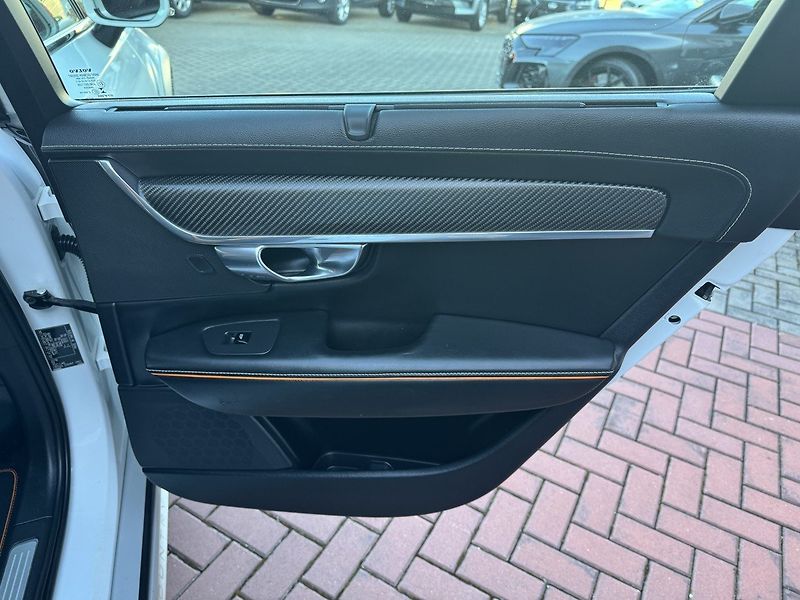 Volvo V90 (2018) 2.0D AWD Ocean Race LED - fotka 18 z 46