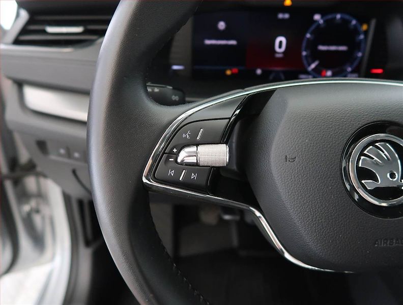 Škoda Octavia (2023) Ambition 2.0 TDI, ČR,1.maj - fotka 19 z 23