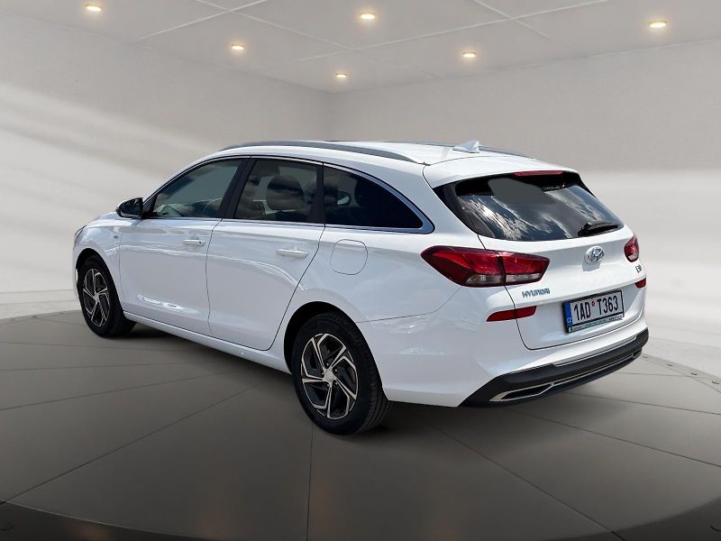Hyundai i30 (2024) SMART 1.5T-GDI 118kW CZ DPH - fotka 4 z 11