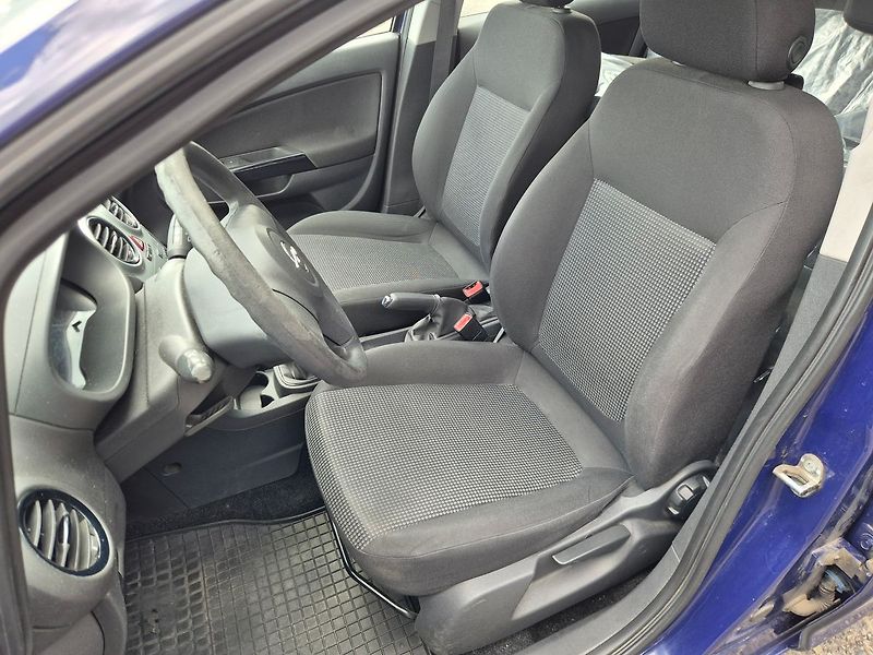 Opel Corsa 1.2 63kW 2.majitel ČR - fotka 15 z 21