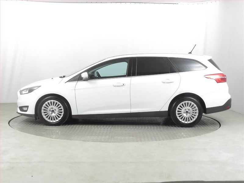 Ford Focus (2018) 2.0 EcoBlue, Automat - fotka 3 z 20