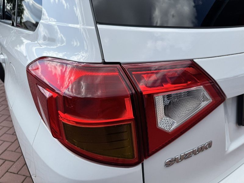 Suzuki Vitara (2016) 1.6i VVT Comfort Plus LED Navi - fotka 43 z 50