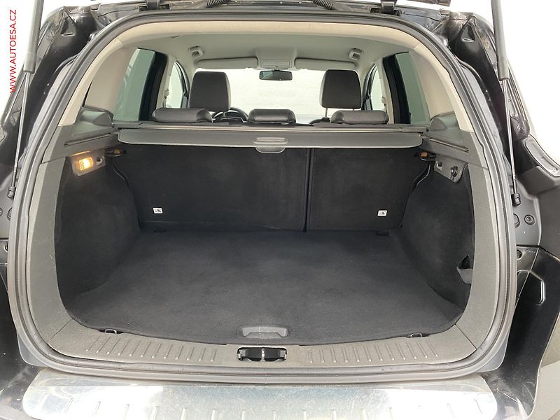 Ford Kuga (2011) 2.0 TDCi, Titanium, bixen - fotka 7 z 18