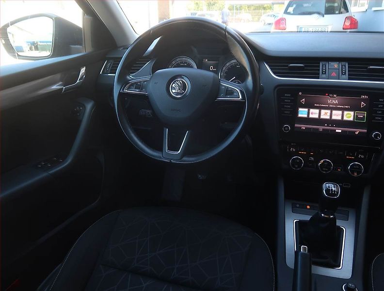 Škoda Octavia (2018) 2.0 TDI, Navi, Tempomat - fotka 7 z 17