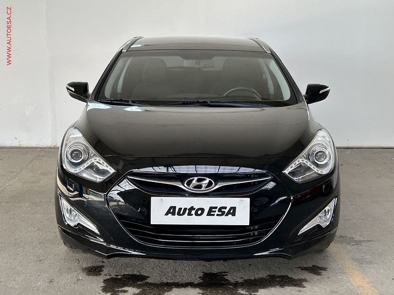Hyundai i40 (2012) 1.6 GDI, AC, výhřev sed. - fotka 2 z 17