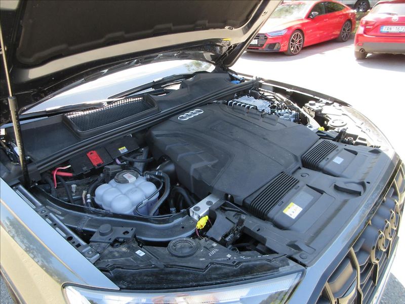 Audi Q7 3,0 TDi 210Kw, S-Line, 1.maj. - fotka 34 z 35