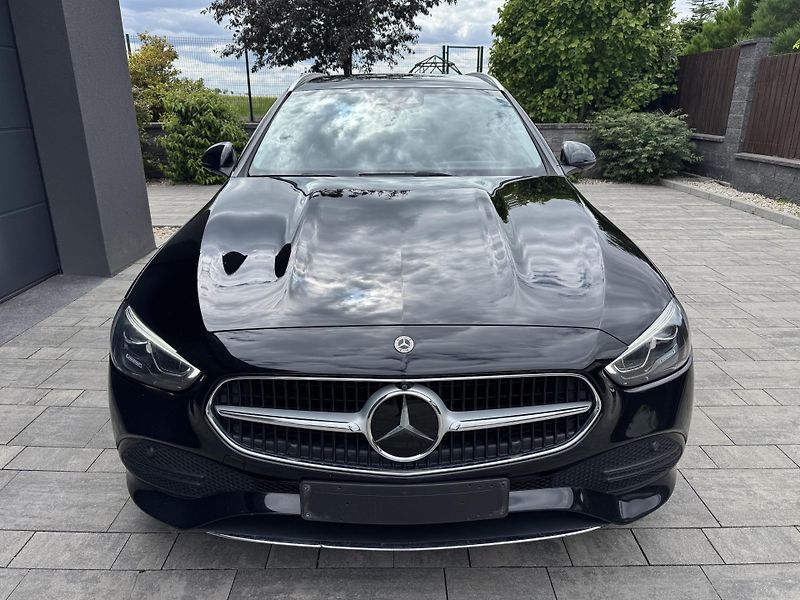 Mercedes-Benz Třídy C (2023) C 220d 4MATIC AVANTGARDE Tažné - fotka 2 z 25