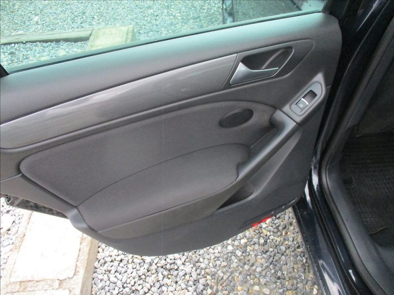 Volkswagen Golf 1,4 TSI, digi klima, servis, - fotka 10 z 28
